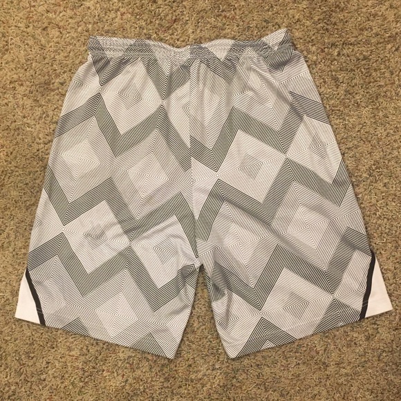 LI-NING MENS DWAYNE WADE BASKETBALL SHORTS - Picture 5 of 6